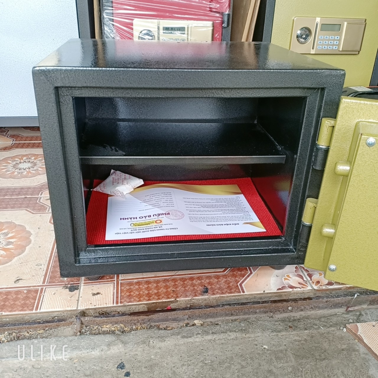 Két Sắt Điện Tử BN37-DT, Đen Đỏ, Việt Tiệp, Nặng 40kg, Két Sắt Bắc Ninh, Két Sắt Việt Tiệp Bắc Ninh. Két Sắt Điện Tử BN37-DT, Đen Đỏ, Việt Tiệp, Nặng 40kg, Két Sắt Bắc Ninh, Két Sắt Việt Tiệp Bắc Ninh.