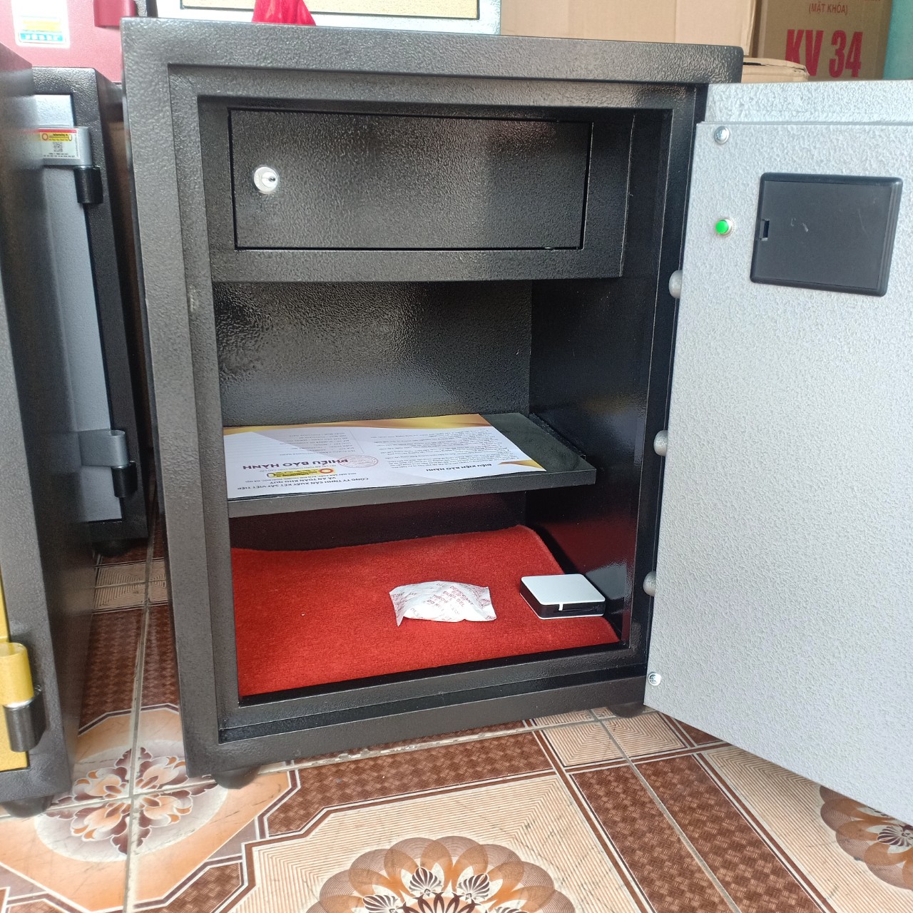 Két Sắt Vân Tay Điện Tử BN76 – VTDT, Đen Vàng, Việt Tiệp, Nặng 70kg, Két Sắt Bắc Ninh, Két Sắt Việt Tiệp Bắc Ninh. Két Sắt Vân Tay Điện Tử BN76 – VTDT, Đen Vàng, Việt Tiệp, Nặng 70kg, Két Sắt Bắc Ninh, Két Sắt Việt Tiệp Bắc Ninh.