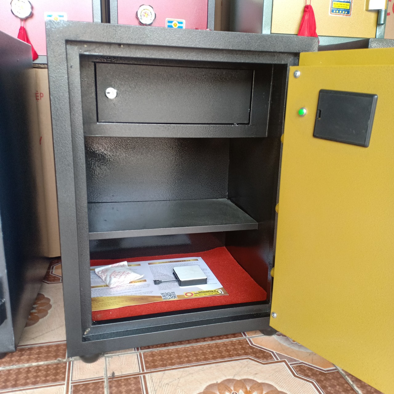 Két Sắt Vân Tay Điện Tử BN76 – VTDT, Đen Vàng, Việt Tiệp, Nặng 70kg, Két Sắt Bắc Ninh, Két Sắt Việt Tiệp Bắc Ninh. Két Sắt Vân Tay Điện Tử BN76 – VTDT, Đen Vàng, Việt Tiệp, Nặng 70kg, Két Sắt Bắc Ninh, Két Sắt Việt Tiệp Bắc Ninh.