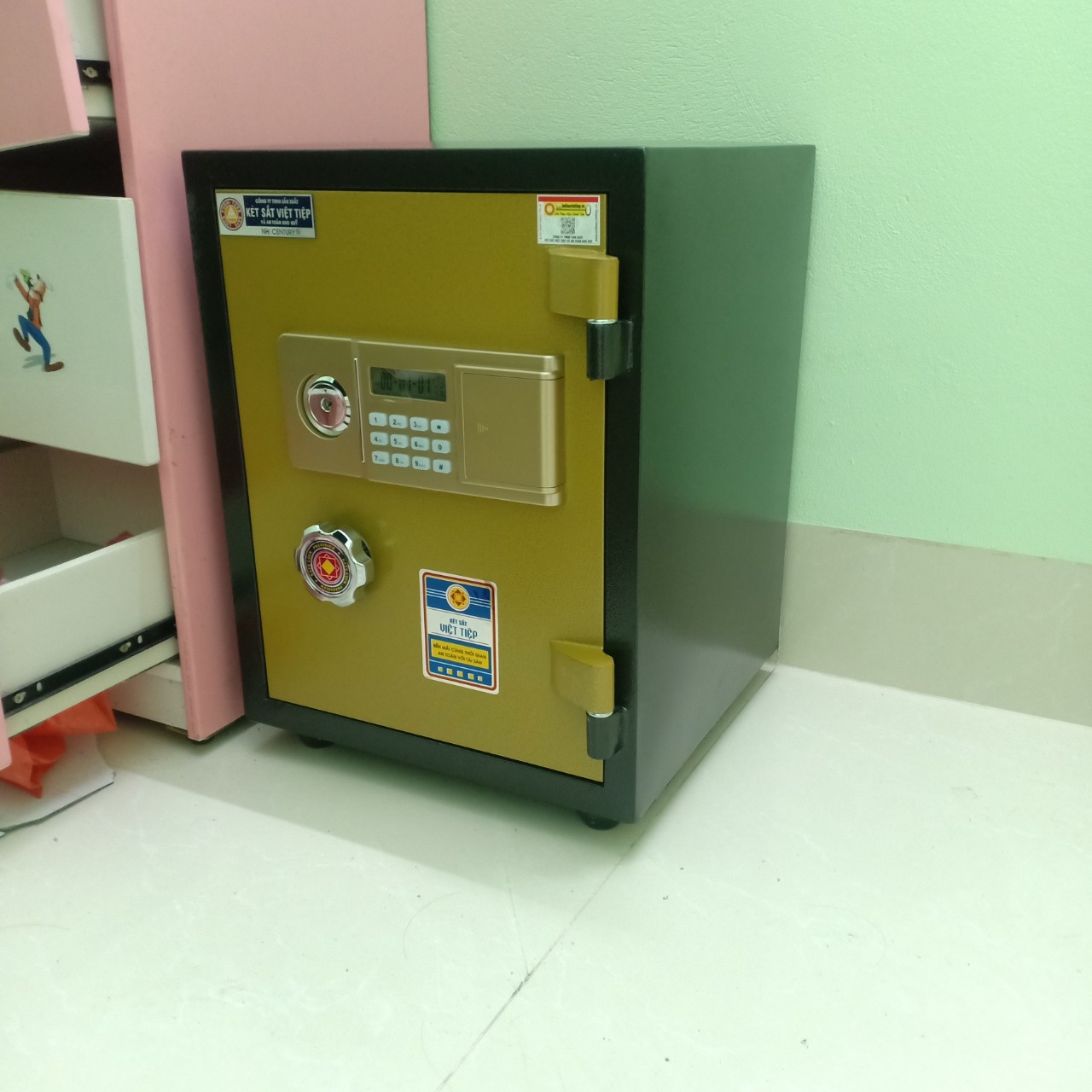 Két Sắt Điện Tử BN58-DT, Đen Vàng, Việt Tiệp, Nặng 55kg, Két Sắt Bắc Ninh, Két Sắt Việt Tiệp Bắc Ninh. Két Sắt Điện Tử BN58-DT, Đen Vàng, Việt Tiệp, Nặng 55kg, Két Sắt Bắc Ninh, Két Sắt Việt Tiệp Bắc Ninh.