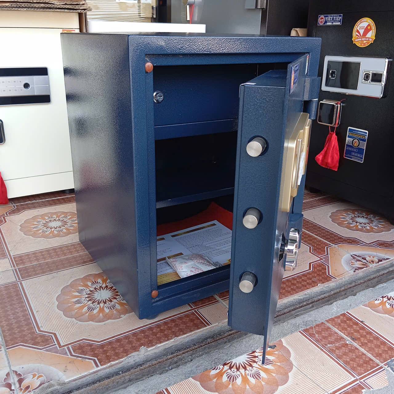 Két Sắt Điện Tử BN58-DT, Xanh Cô Ban, Việt Tiệp, Nặng 55kg, Két Sắt Bắc Ninh, Két Sắt Việt Tiệp Bắc Ninh. Két Sắt Điện Tử BN58-DT, Xanh Cô Ban, Việt Tiệp, Nặng 55kg, Két Sắt Bắc Ninh, Két Sắt Việt Tiệp Bắc Ninh.